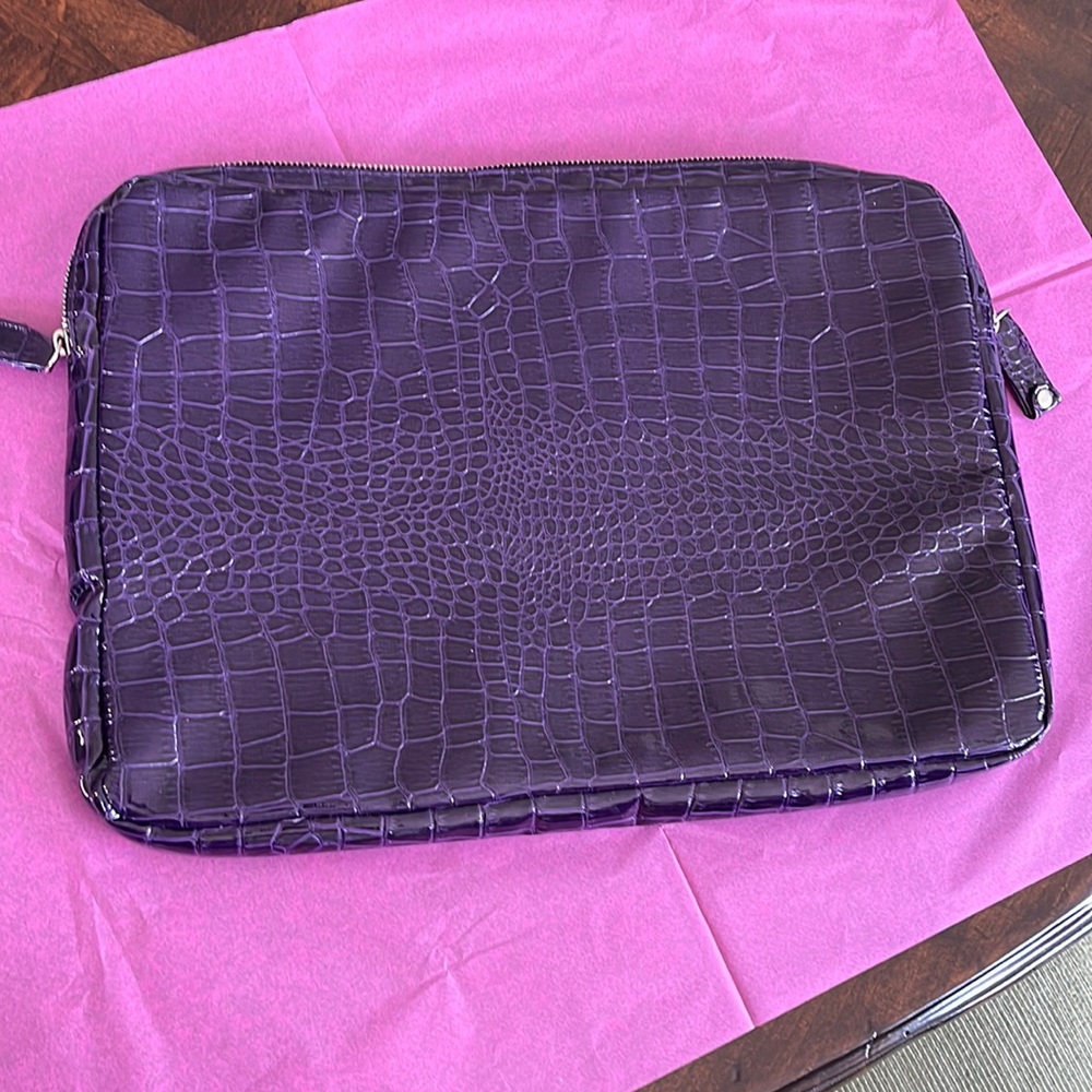 Laptop case (purple)